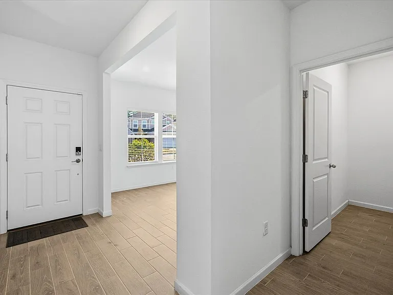 100 Lake Sinclair St — Photo 7