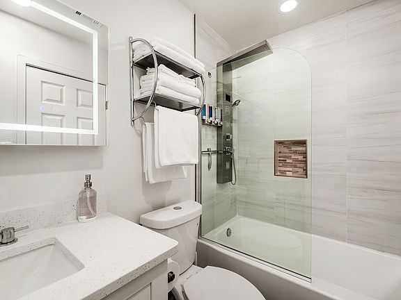3rd image of 1242 E Pierce St APT 2
