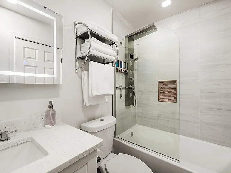 1242 E Pierce St #2 — Photo 3