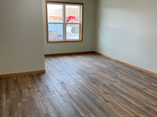 8481 Rivers Bend Dr, Freeland, MI 48623