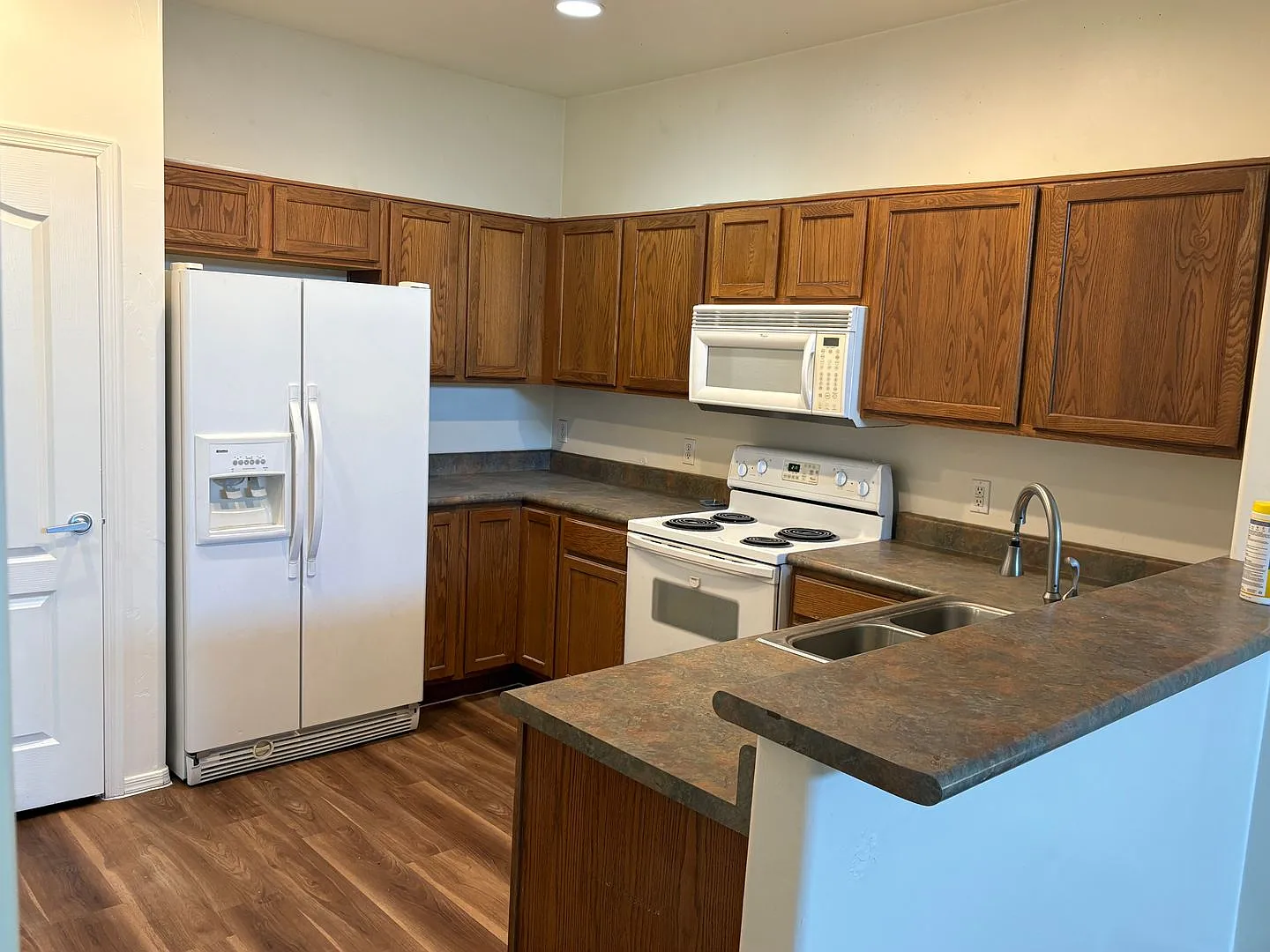 Must See 3 bedroom home! Near Downtown and A Mountain! A/C! Split Level! — Photo 4