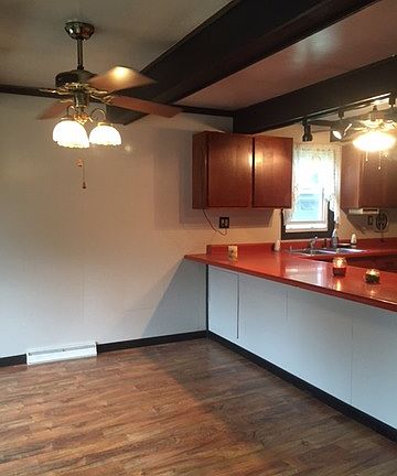 5th image of 402 W Benham St