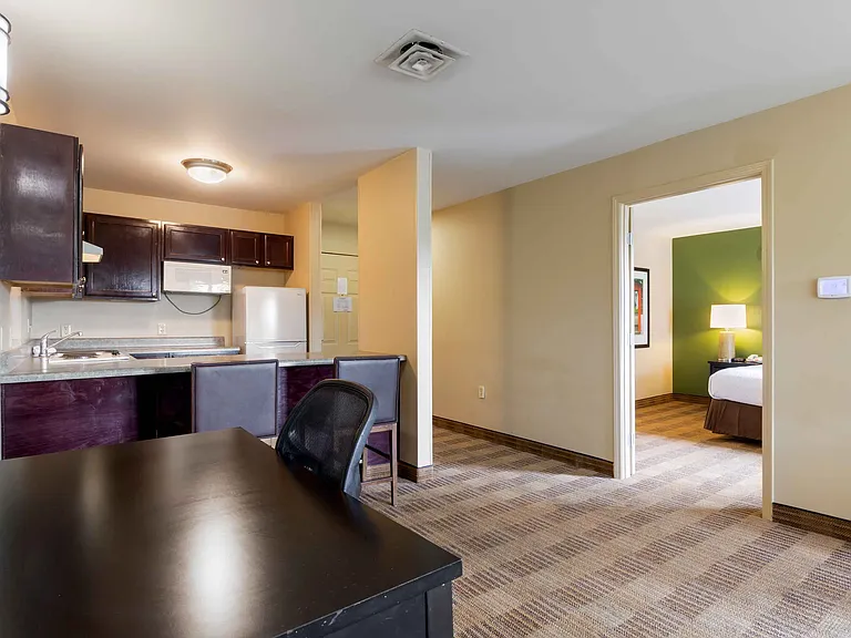 1 Bedroom Suite - 1 King Bed