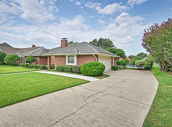 3rd image of 1005 Kingston Dr