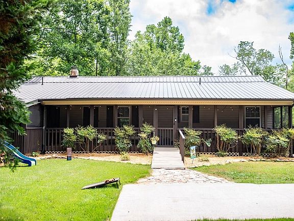 2nd image of 33 Pigeon Creek Rd