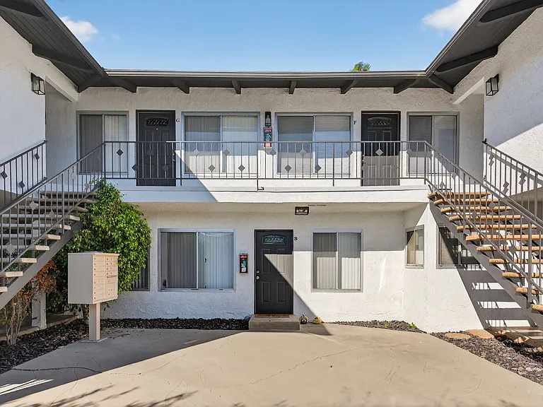1751 Cabrillo Ave — Photo 1