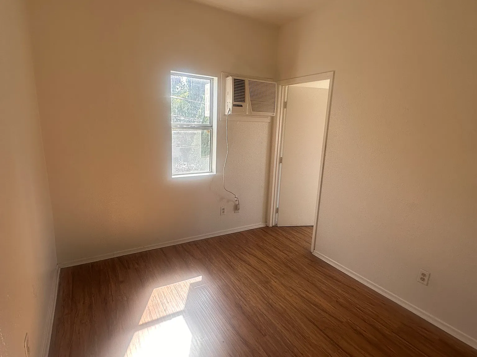 2 bed, 700 sqft, $2,200 — Photo 1