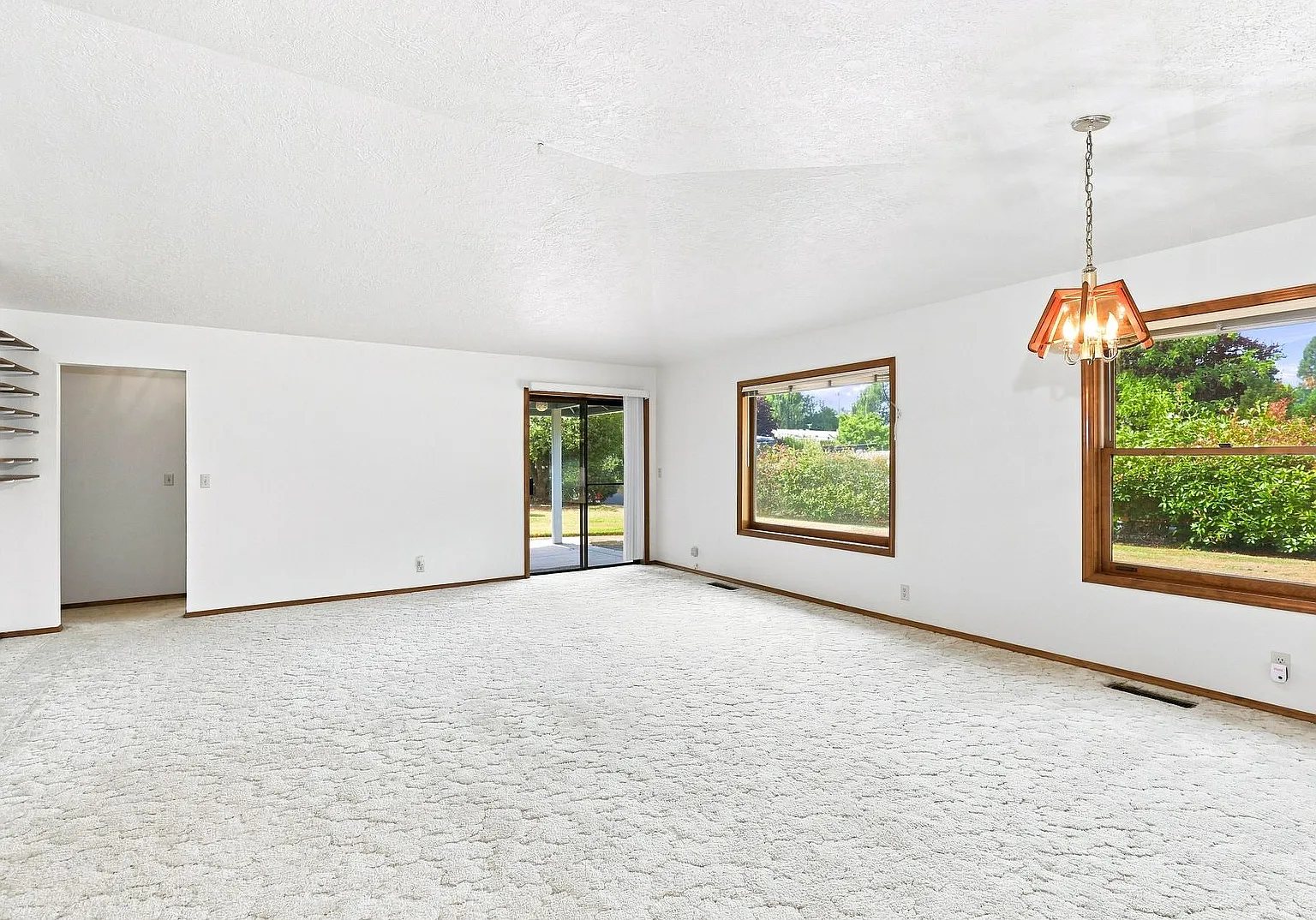Charming 3-Bedroom Home with Garage & Lawn Care Included — Photo 2