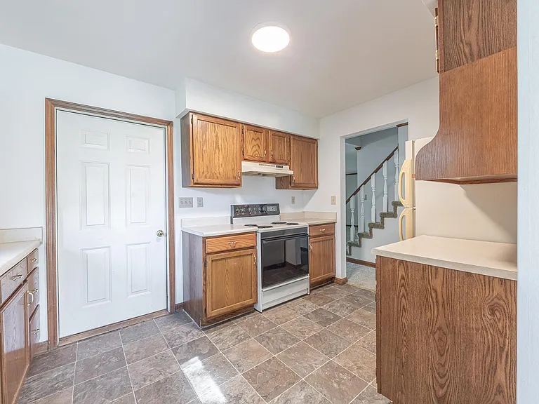 44 Arlington Ct — Photo 9