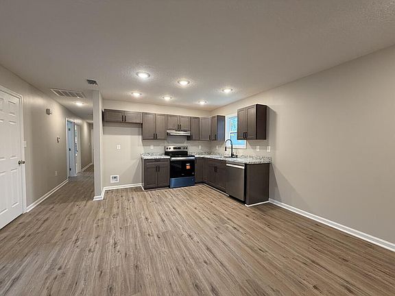 2nd image of 23 Pinetree Cir
