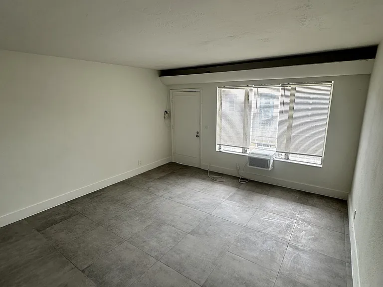 1225 Normandy Dr #8 — Photo 2