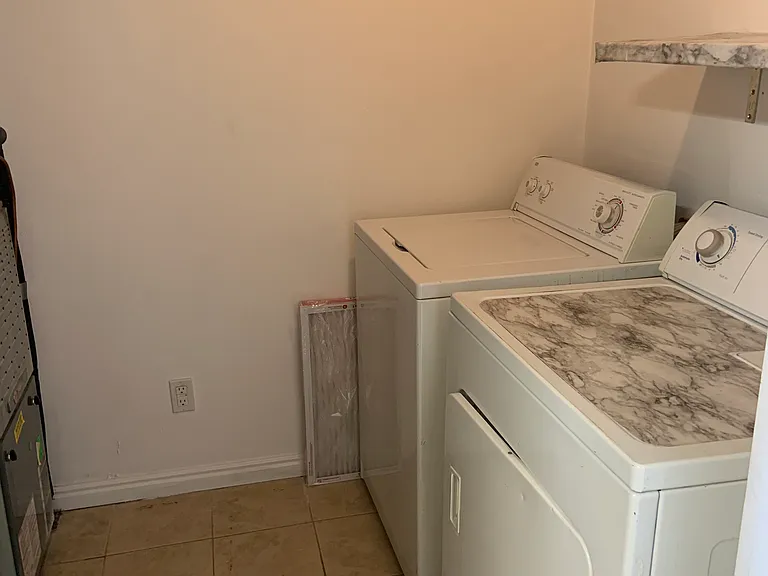 1045 S 1200 W — Photo 11