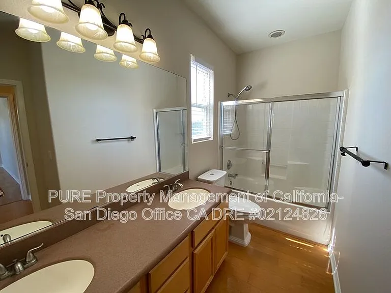 1341 E J St E — Photo 15