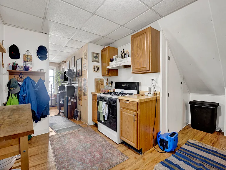2919 N Seeley Ave #CH2 — Photo 6