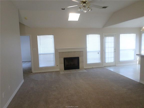 5th image of 3601 Vienna Dr