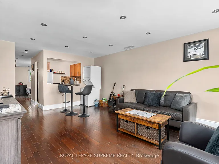 6127 Steeles Ave W — Photo 7