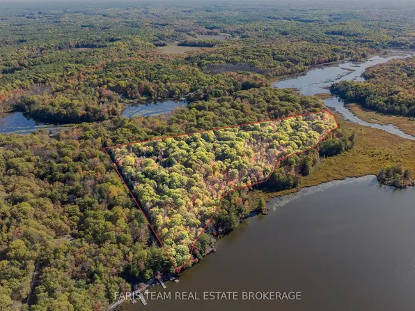 1813 Island Rd, Severn, ON L0K 1E0