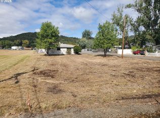 132 Sawyers Ln, Roseburg, OR 97470