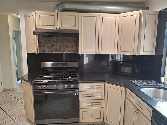 3rd image of 22-11 Utopia Pkwy #1