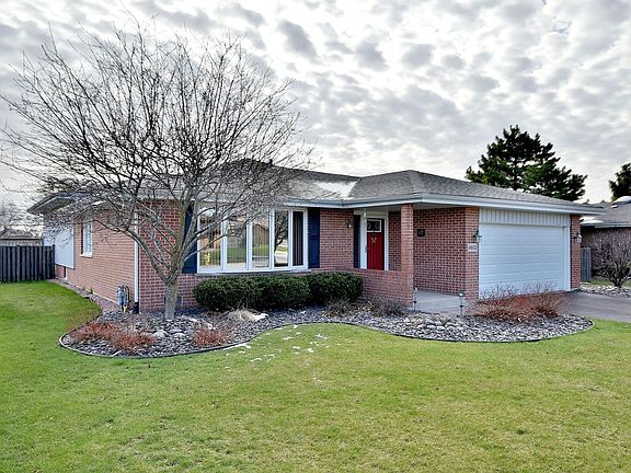 3rd image of 14602 Creekview Dr