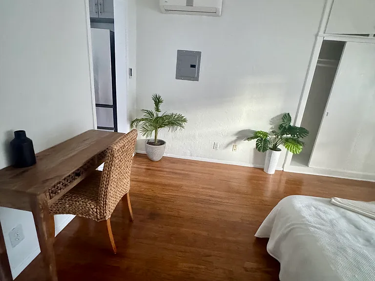 1751 Winona Blvd #6 — Photo 5