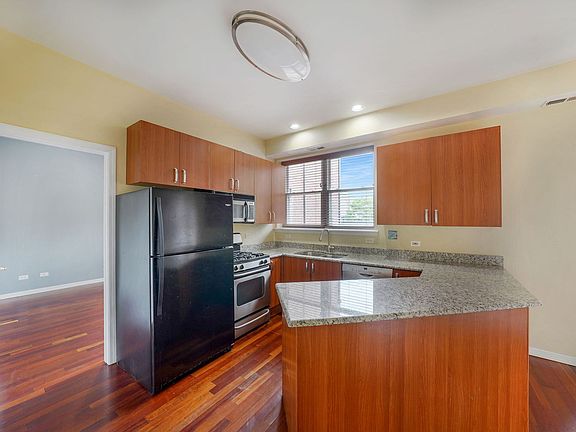 4th image of 3002 W Montrose Ave APT 2A