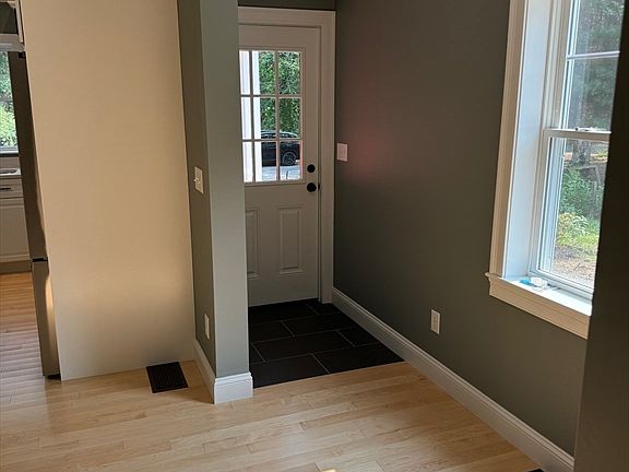4th image of 41 Post N Rail Ave