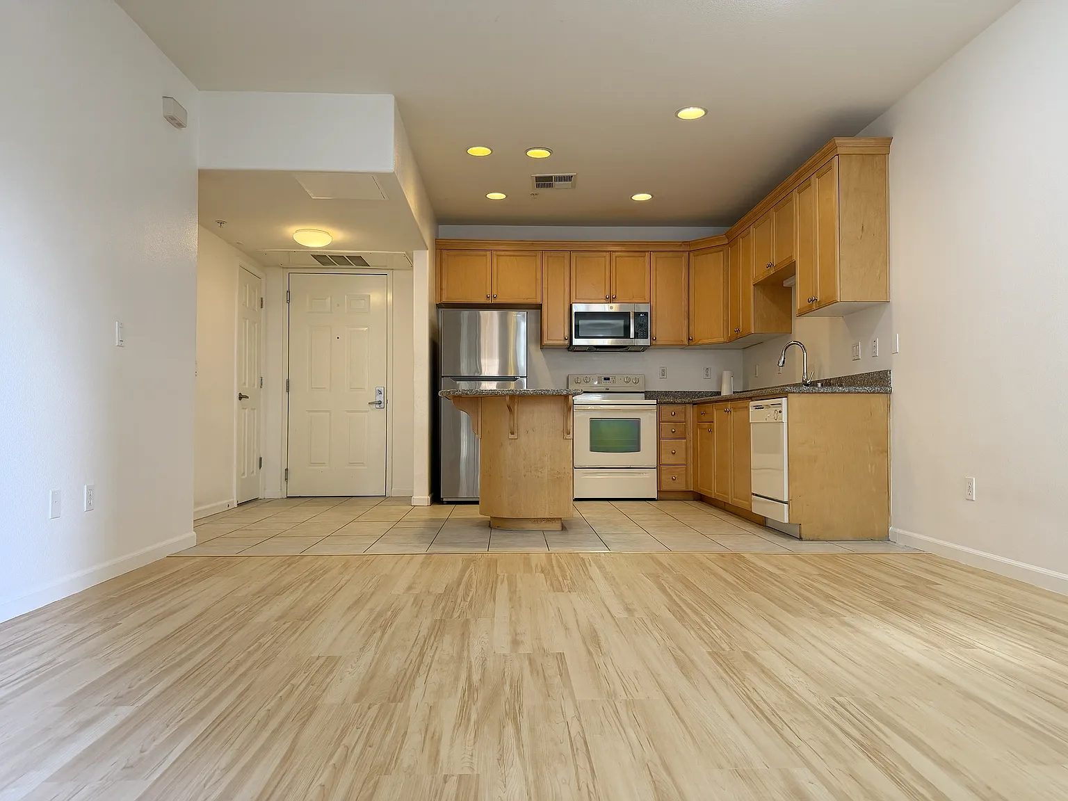 1 bed, 720 sqft, $2,300 — Photo 1