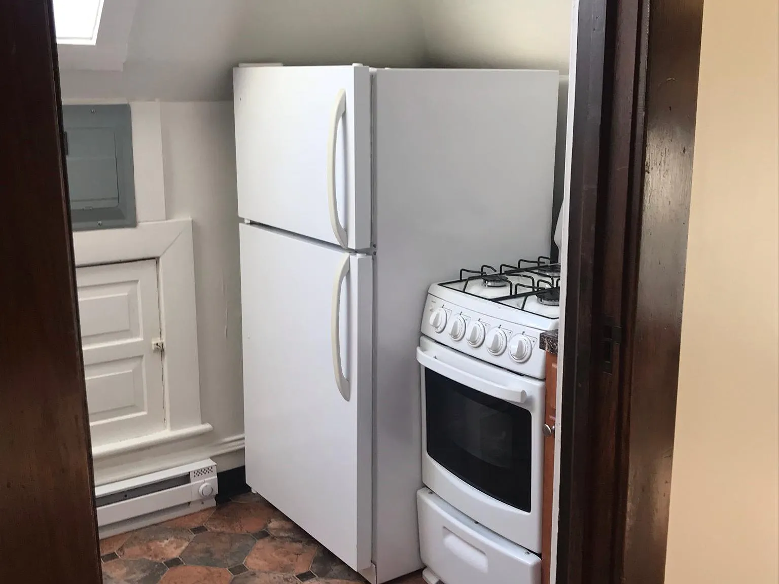 1046 Liberty St — Photo 2
