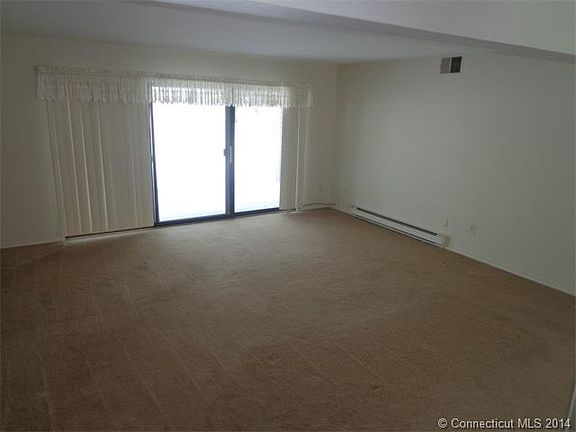3rd image of 67 Candlewood Dr