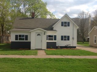 17 Cole St, Quincy, MI 49082