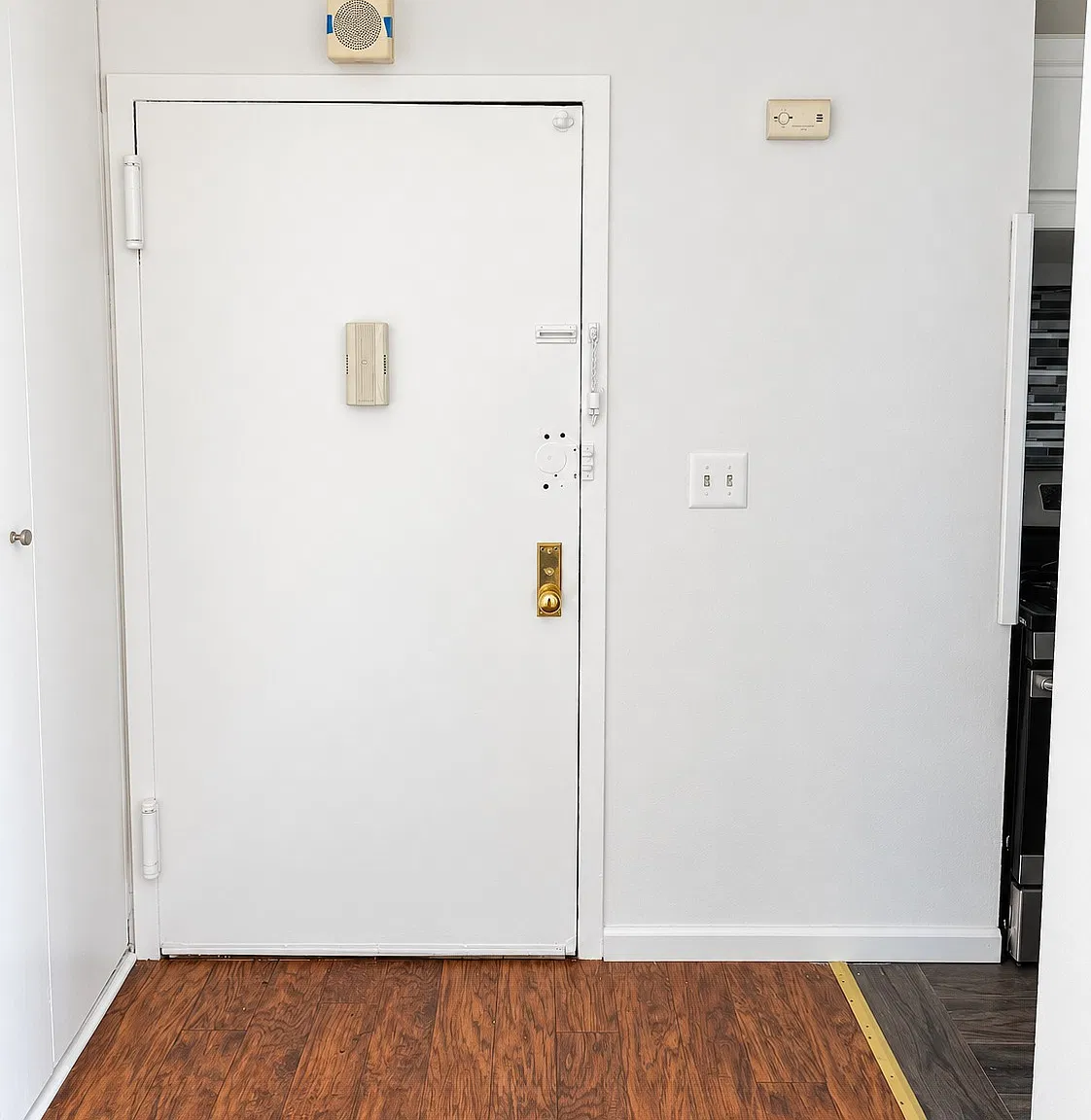 2 bed, 970 sqft, $3,900 — Photo 1