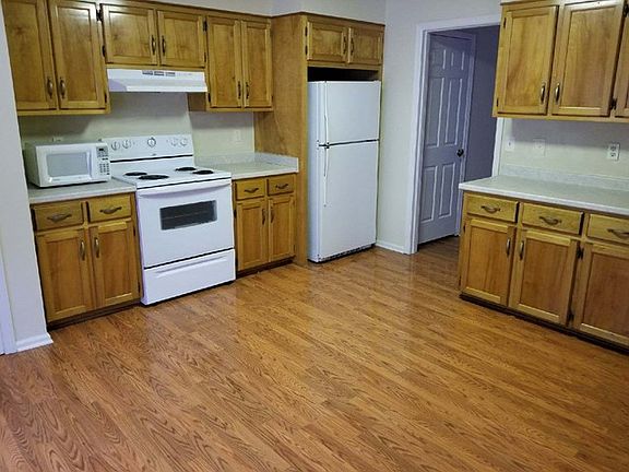 4th image of 208 Woodcastle Dr