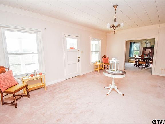 4th image of 3052 Texas St