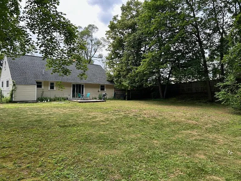 18 Briarwood Rd — Photo 3