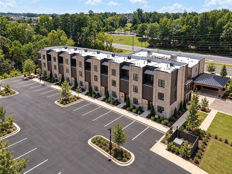 1st image of 1324 Village Dr