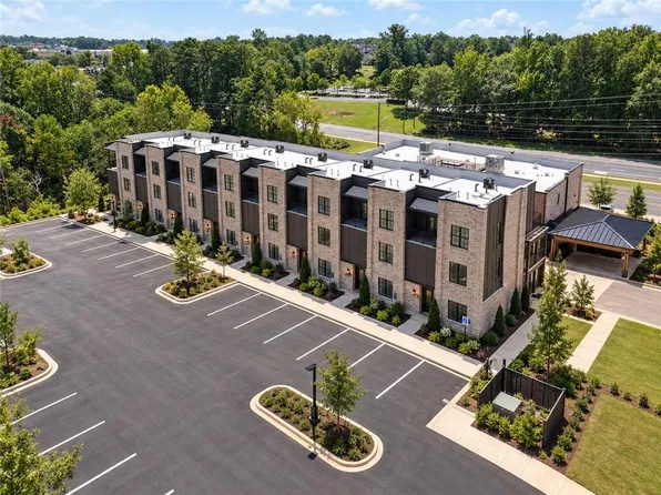 1318 Village Dr, Auburn, AL 36830