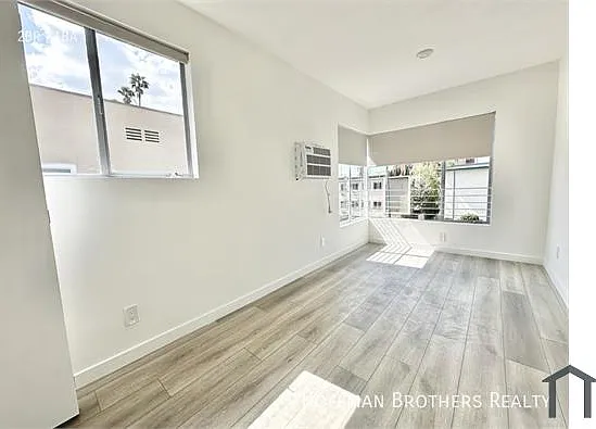 318 S Mariposa Ave #12A — Photo 5