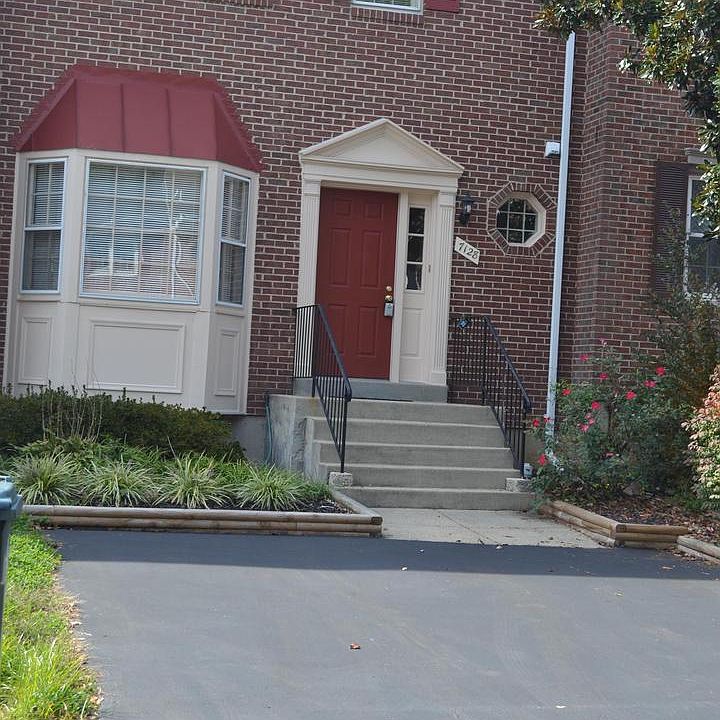 1st image of 7128 Lake Cove Dr