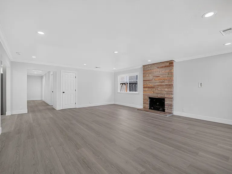 549 N 21st St — Photo 7