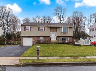 17 Scott Ln, Aston, PA 19014
