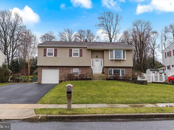 17 Scott Ln, Aston, PA 19014