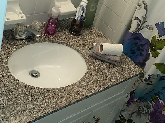 4th image of 1941 NE 51st St APT 35