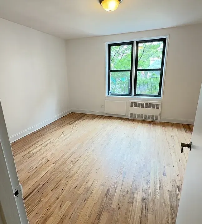 350 E 19th St #3A