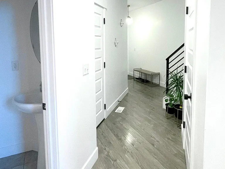 48 N 2000 W — Photo 6