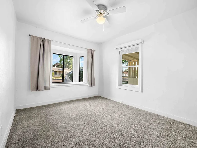 330 W Pinedale Ave — Photo 28