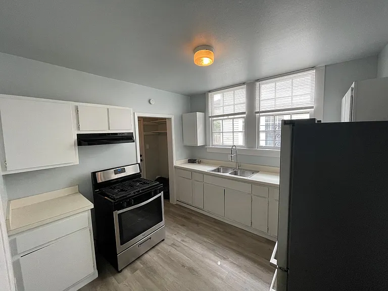 2824 Broadway St — Photo 9
