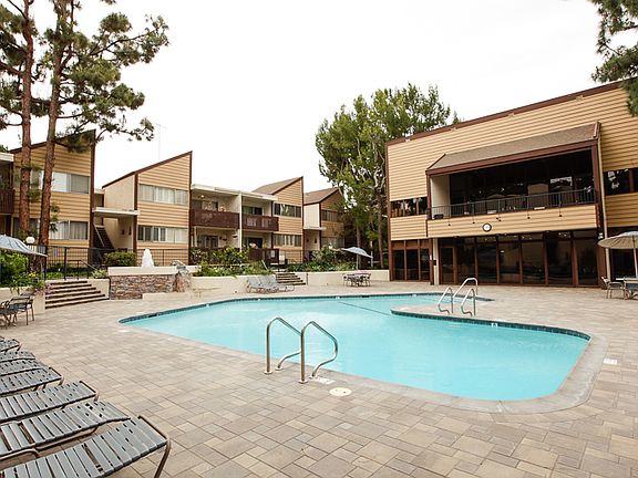 5th image of 5900 Canterbury Dr APT A220