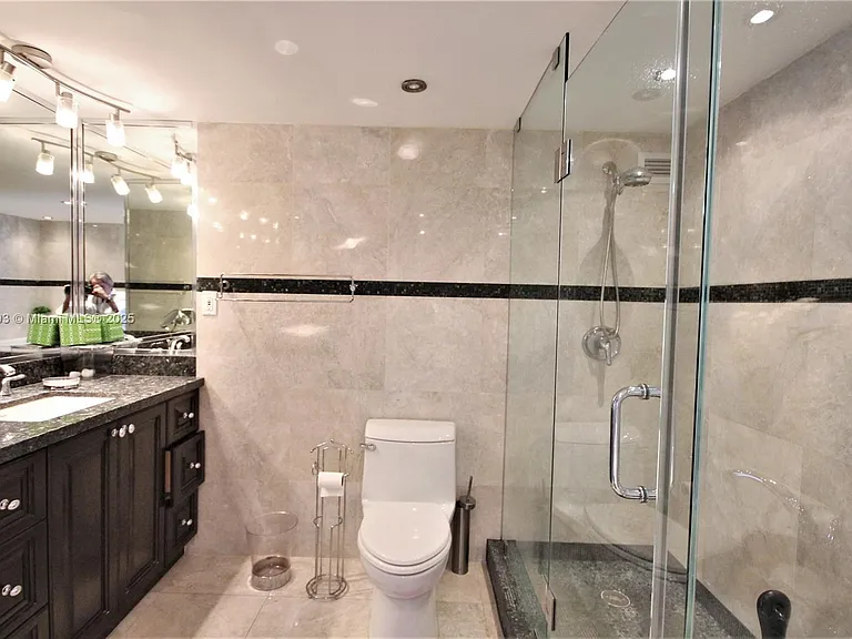 5151 Collins Ave #924 — Photo 32