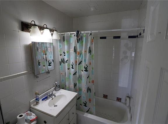 3rd image of 5018 Locust Ave